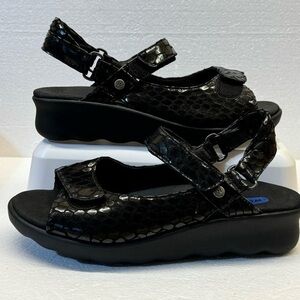 Wolky Women's NWOT Pichu Sandal Croc Embossed‎ size US 5.5 never worn